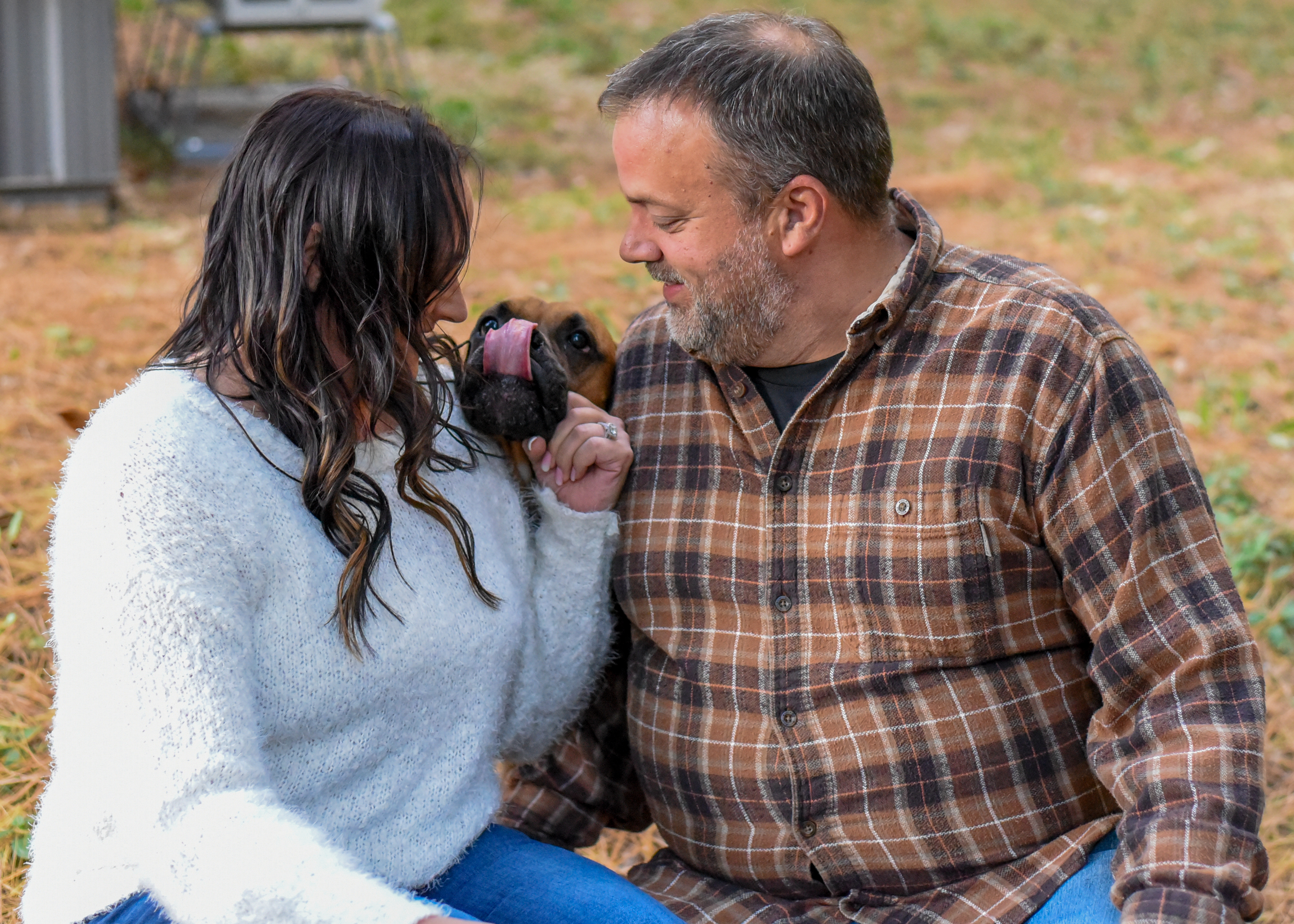 Wisconsin photographer capturing natural outdoor family portraits with pets